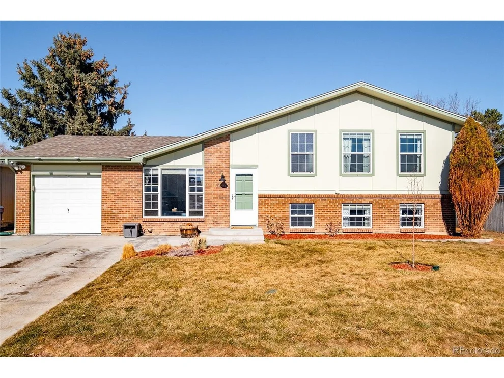 Unit for sale at 9347 W Hamilton Dr, Lakewood, CO 80227