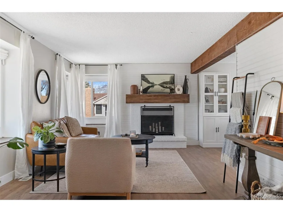 Unit for sale at 10810 W Alamo Pl, Littleton, CO 80127