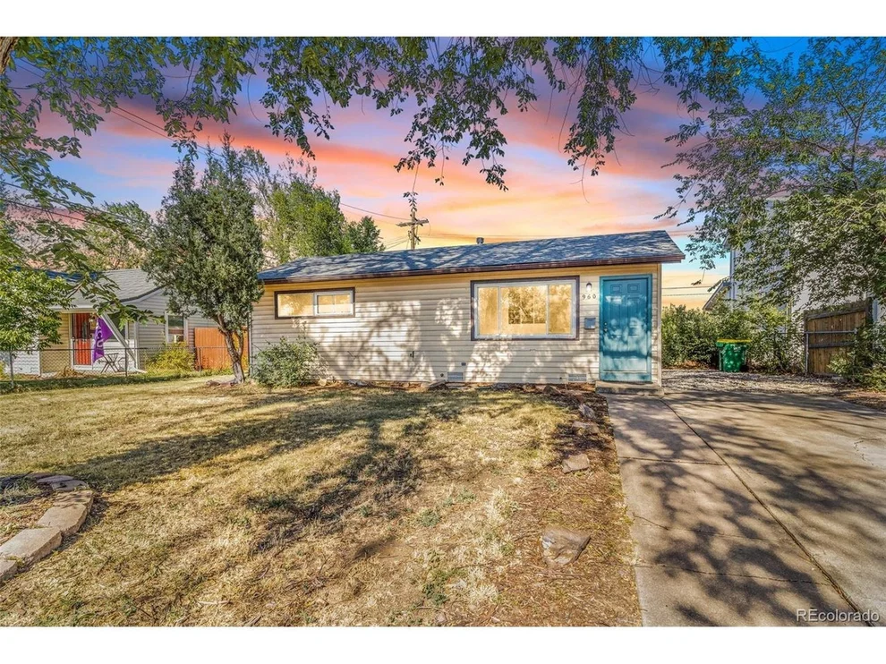 Unit for sale at 960 Paris St, Aurora, CO 80010