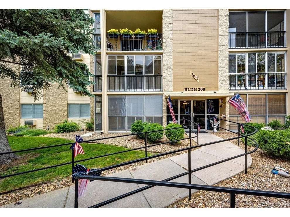 Unit for sale at 3082 S Wheeling Way, Aurora, CO 80014