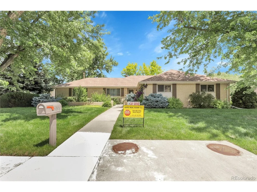 Unit for sale at 1091 E Pinewood Ave, Centennial, CO 80121