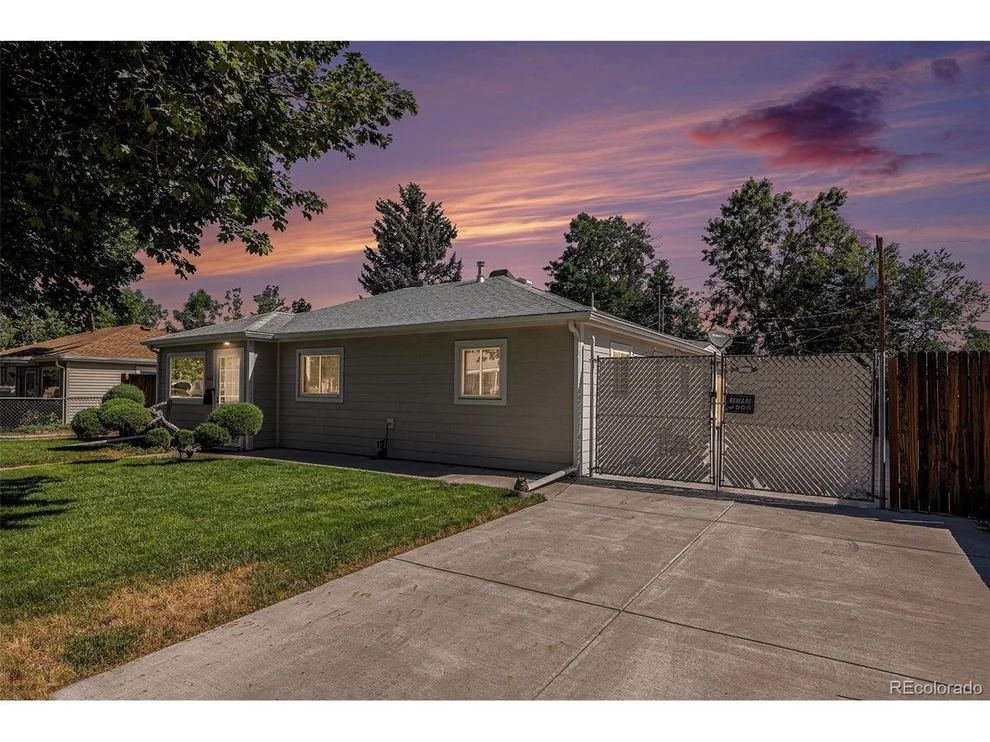 Unit for sale at 1066 Worchester St, Aurora, CO 80011