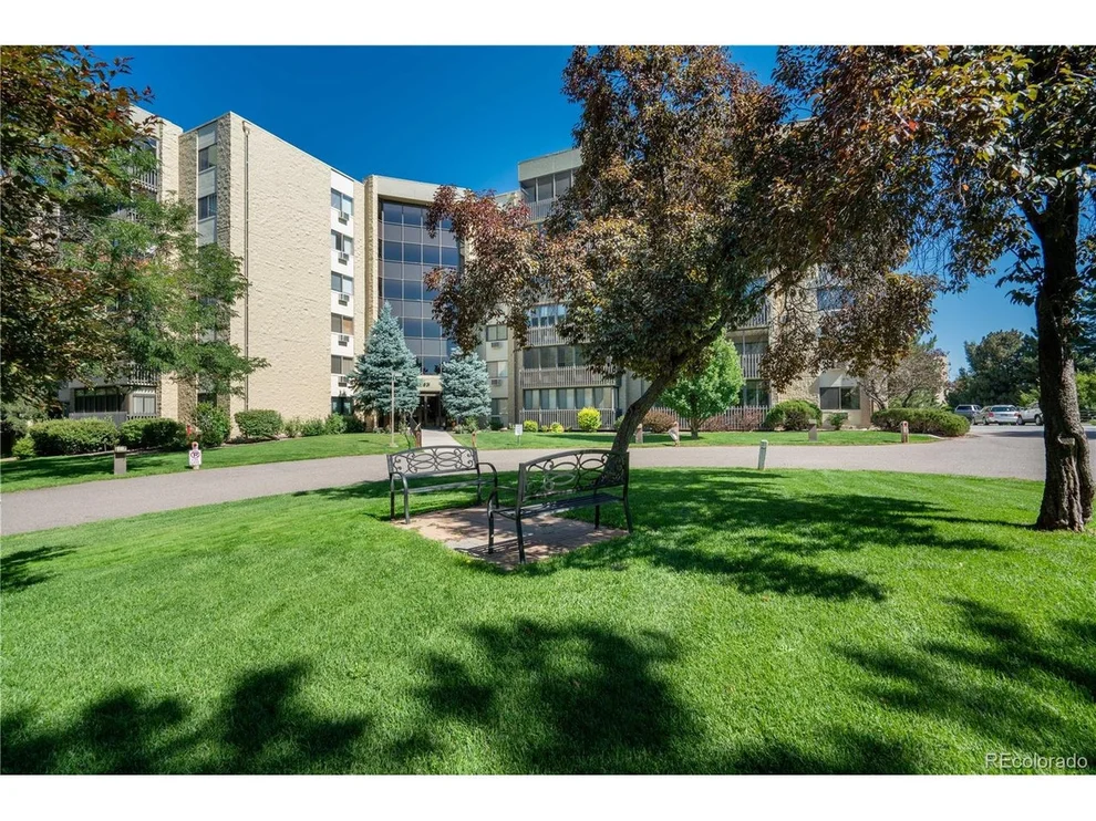 Unit for sale at 13631 E Marina Dr, Aurora, CO 80014