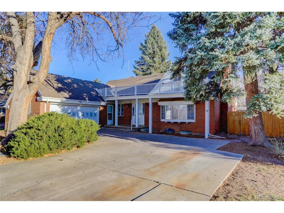 Unit for sale at 536 Newark Ct, Aurora, CO 80010