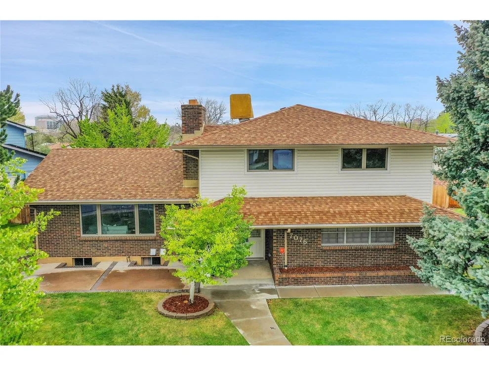 Unit for sale at 7076 S Spruce Dr W, Centennial, CO 80112
