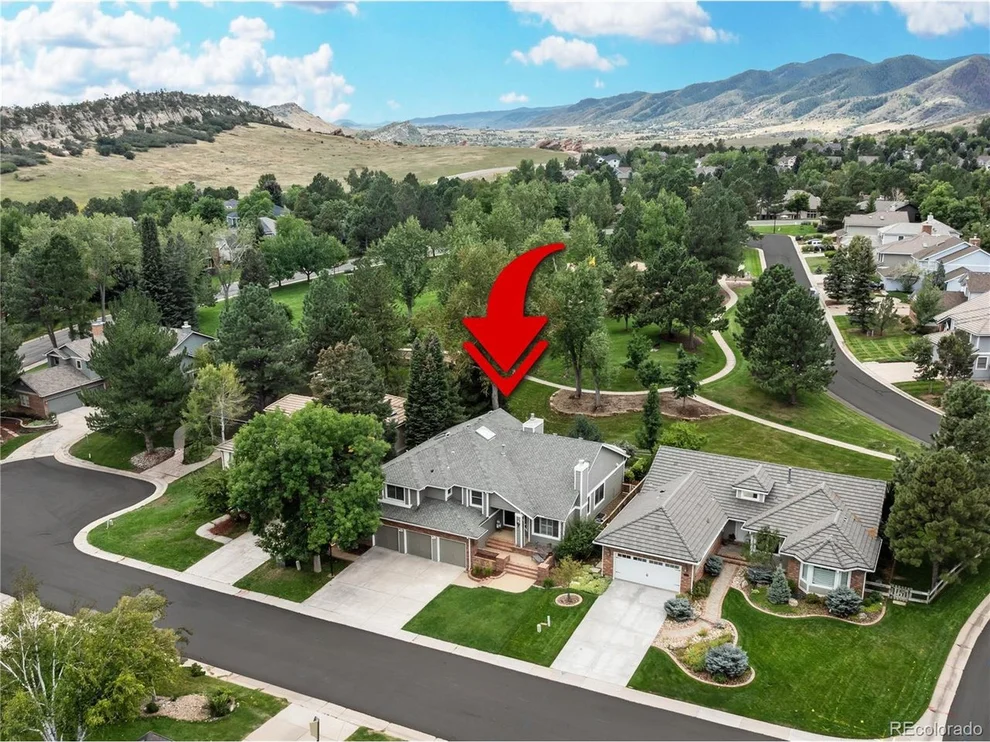 Unit for sale at 8 Oakmont Ln, Littleton, CO 80127