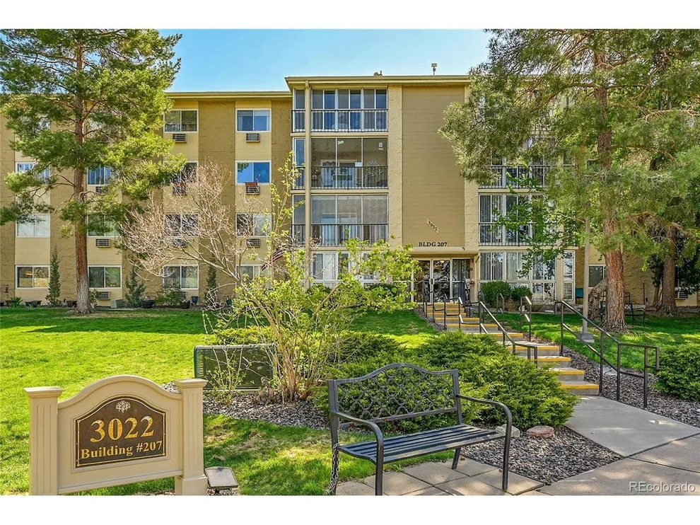 Unit for sale at 3022 S Wheeling Way, Aurora, CO 80014