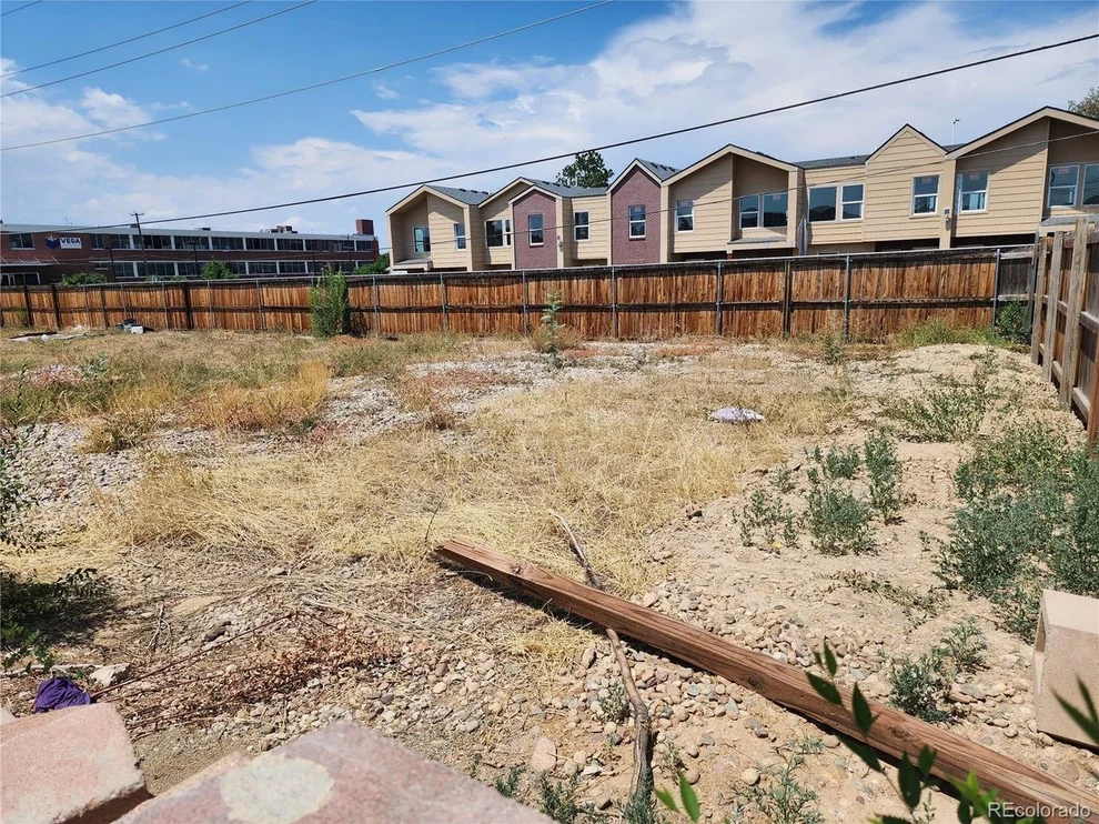 Unit for sale at 1392 Akron St, Aurora, CO 80010