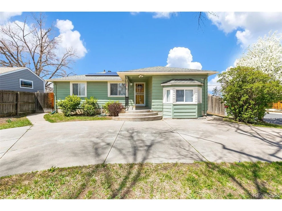 Unit for sale at 933 Florence St, Aurora, CO 80010
