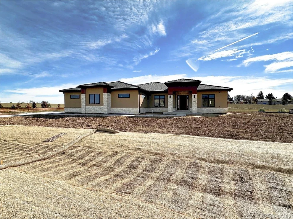 Unit for sale at 12967 Woodridge Dr, Longmont, CO 80504