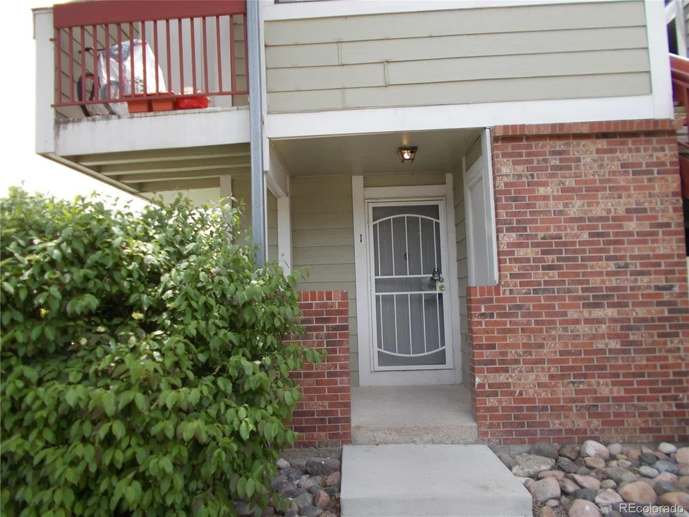 Unit for sale at 912 S Dearborn Way, Aurora, CO 80012