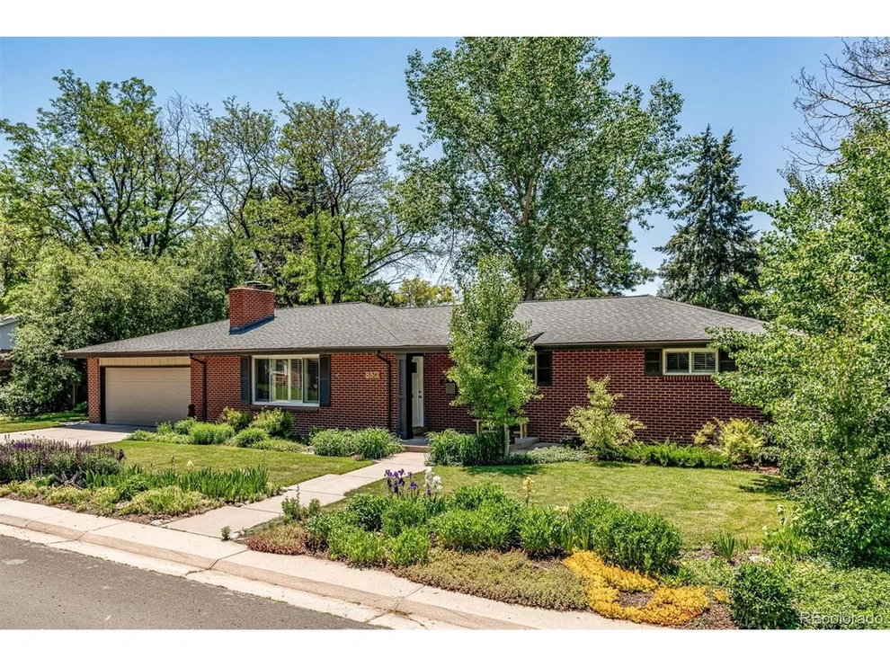 Unit for sale at 830 E Oakwood Ct, Centennial, CO 80121