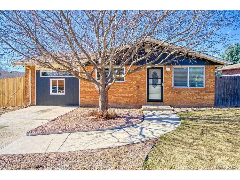 Unit for sale at 737 Goss Dr, Longmont, CO 80504