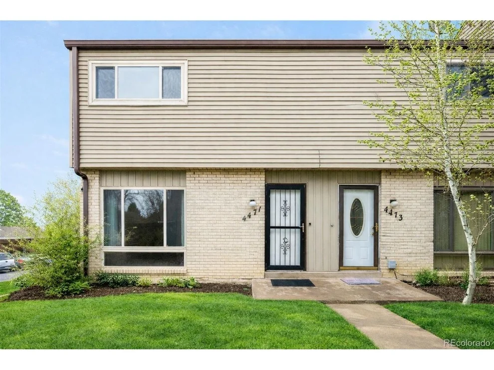 Unit for sale at 4471 W Ponds Cir, Littleton, CO 80123
