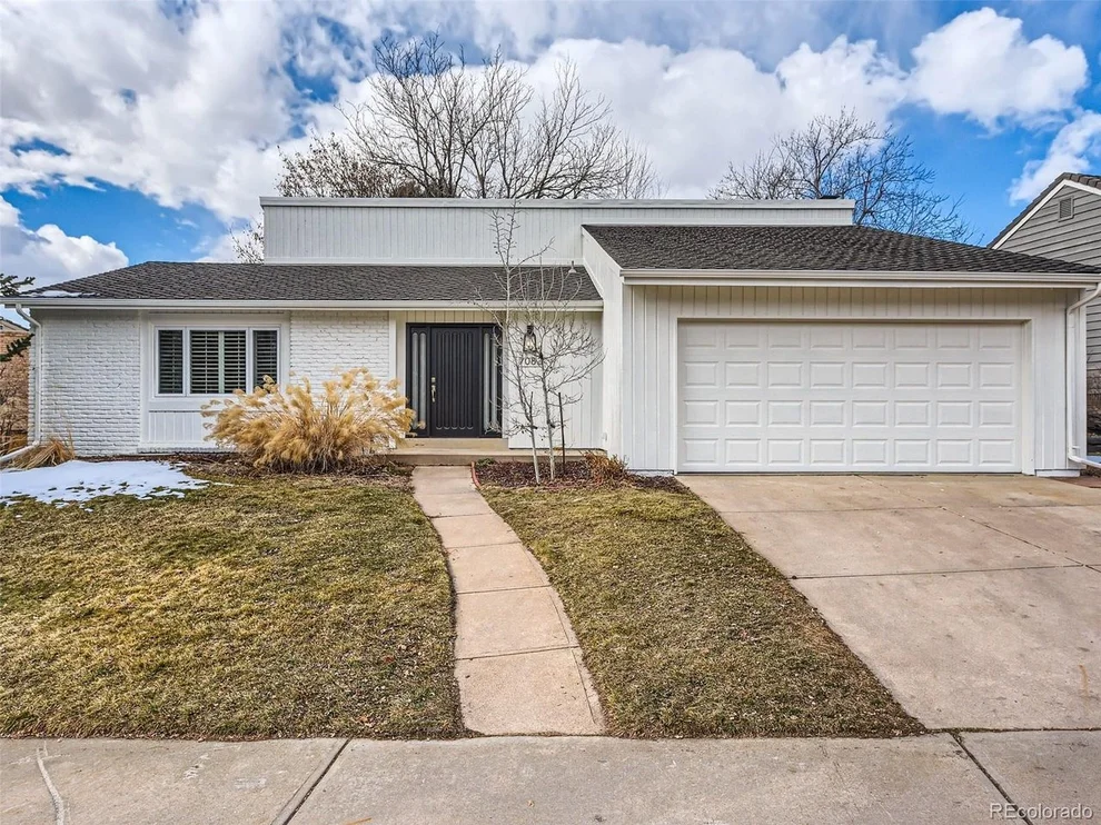 Unit for sale at 7083 S Oneida Cir, Centennial, CO 80112