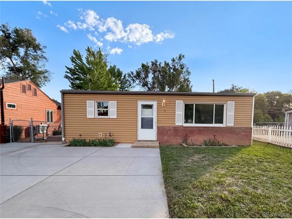 Unit for sale at 433 Sunnyside Ln, Longmont, CO 80504