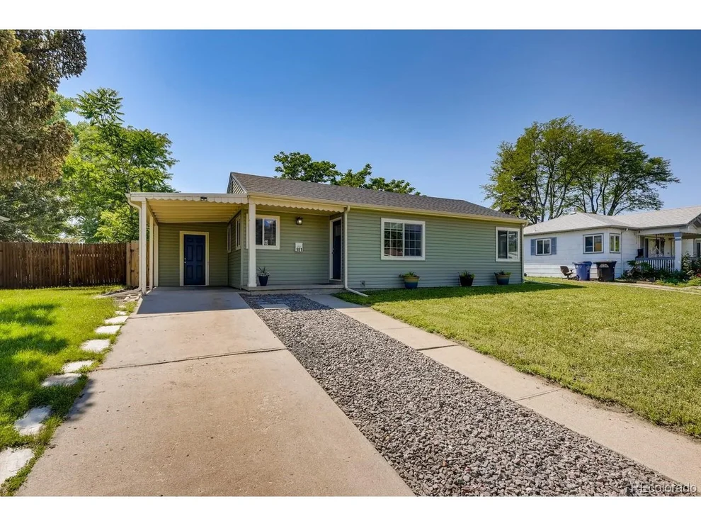 Unit for sale at 981 S Canosa Ct, Denver, CO 80219