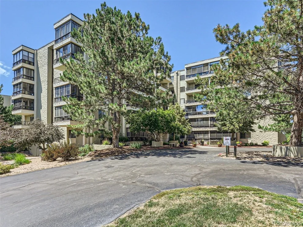 Unit for sale at 13961 E Marina Dr, Aurora, CO 80014