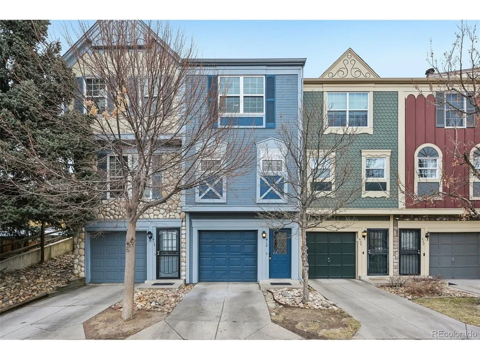Unit for sale at 912 S Paris Ct, Aurora, CO 80012
