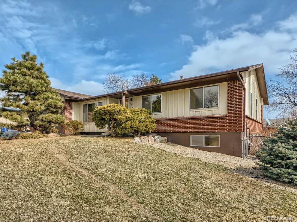 Unit for sale at 1420 S Youngfield Ct, Lakewood, CO 80228