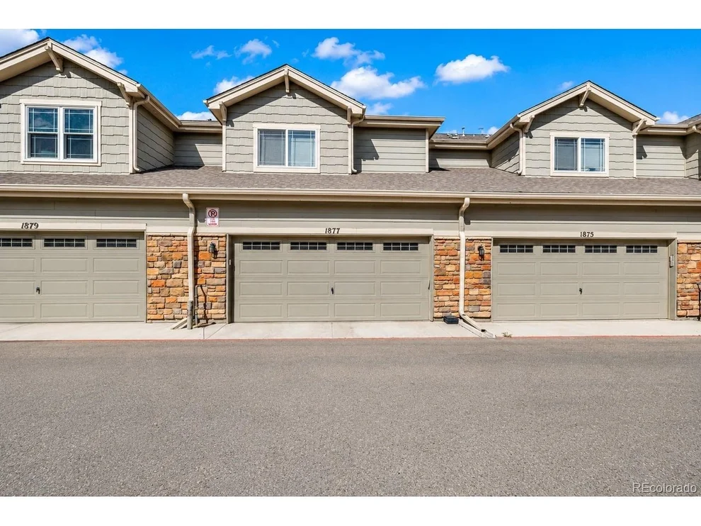 Unit for sale at 1877 S Buchanan Cir, Aurora, CO 80018