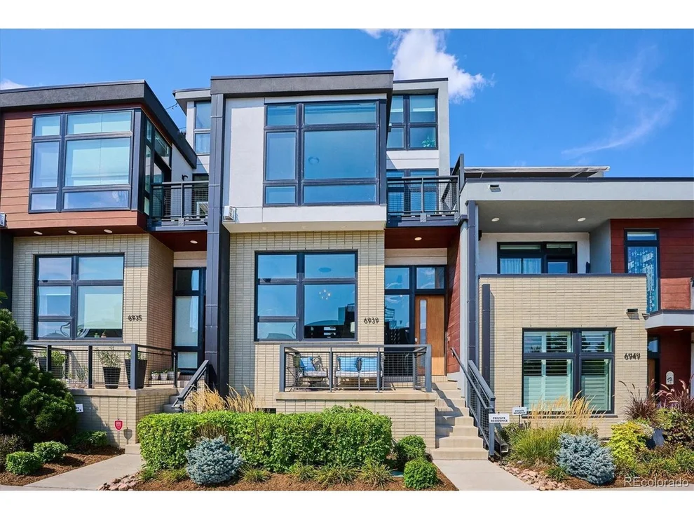 Unit for sale at 6939 E Lowry Blvd, Denver, CO 80230