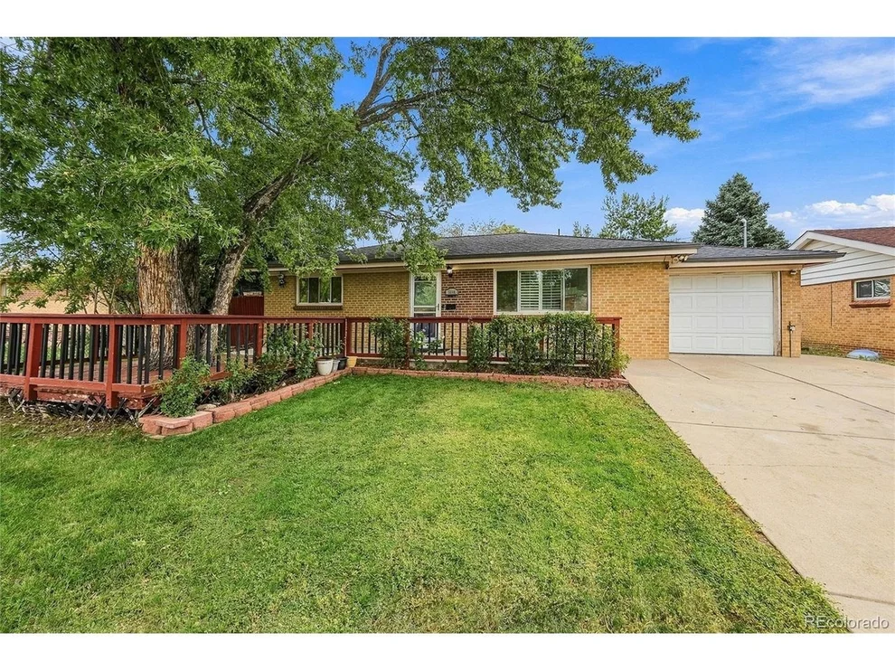 Unit for sale at 1614 S Chase Ct, Lakewood, CO 80232