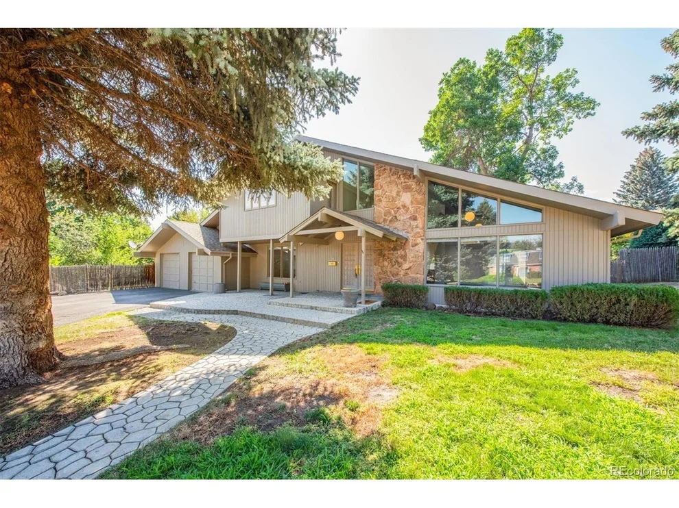 Unit for sale at 828 Briarwood Ct, Longmont, CO 80501