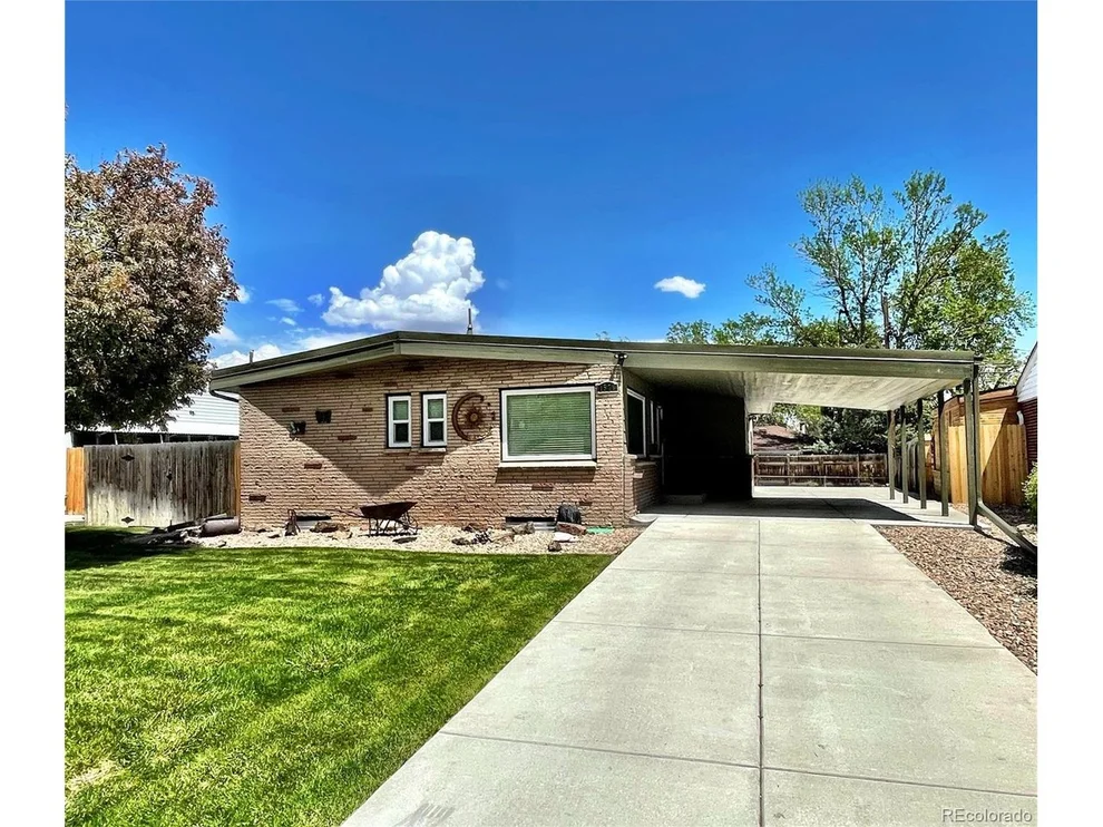 Unit for sale at 1570 S Chase St, Lakewood, CO 80232