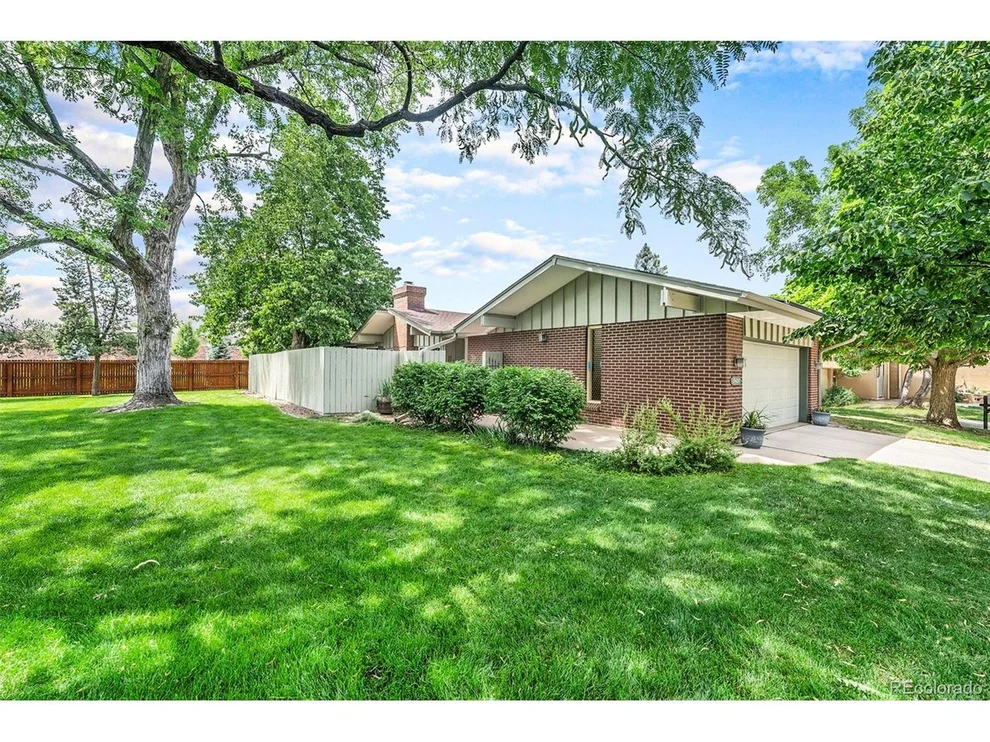 Unit for sale at 7427 W Cedar Cir, Lakewood, CO 80226