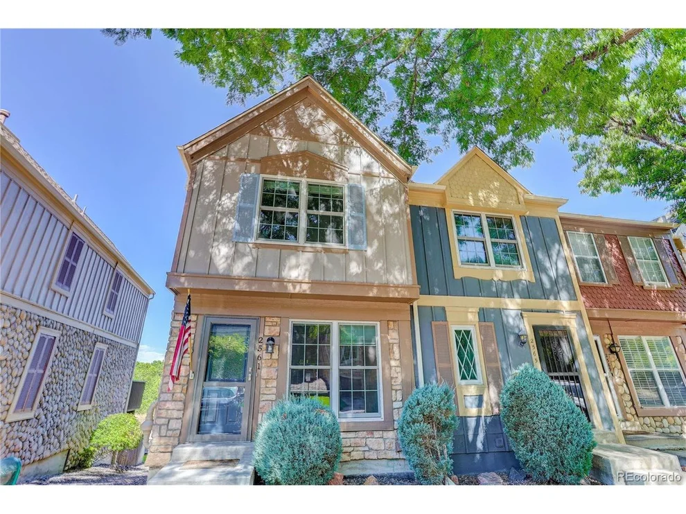Unit for sale at 2561 E Nichols Cir, Centennial, CO 80122