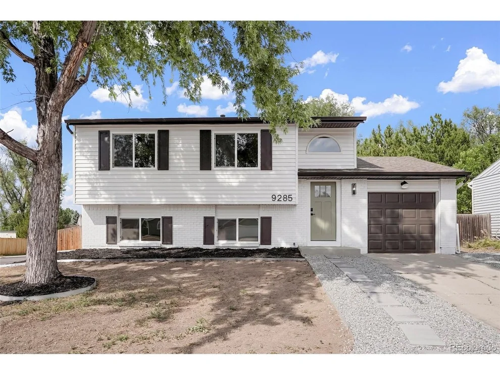 Unit for sale at 9285 W Wagon Trail Dr, Littleton, CO 80123