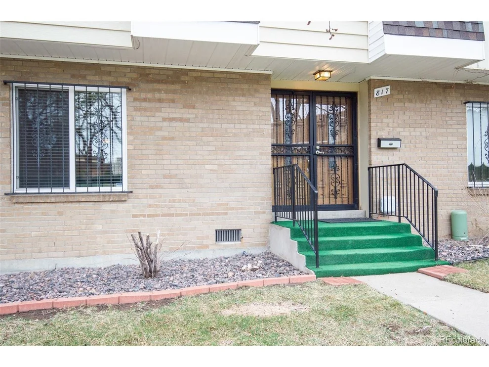 Unit for sale at 817 S Youngfield Ct, Lakewood, CO 80228