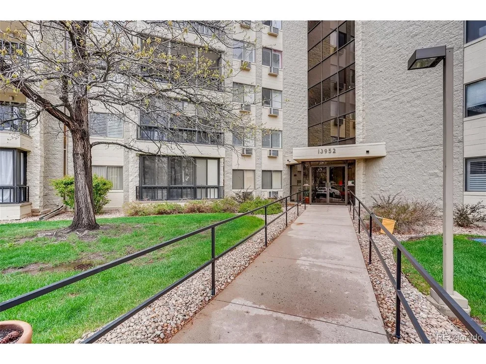 Unit for sale at 13952 E Marina Dr, Aurora, CO 80014