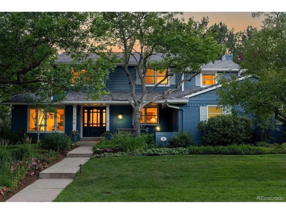 Unit for sale at 1300 Green Oaks Dr, Greenwood Village, CO 80121