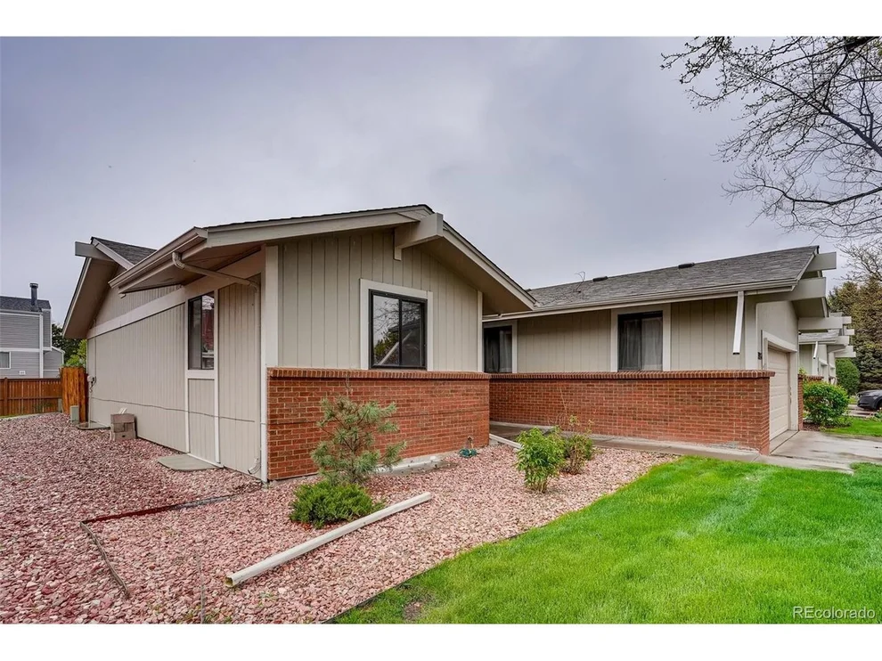 Unit for sale at 11924 E Maple Ave, Aurora, CO 80012