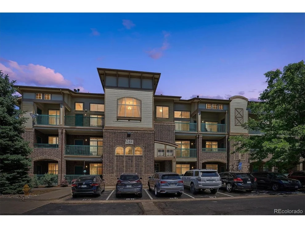 Unit for sale at 3890 S Dayton St, Aurora, CO 80014