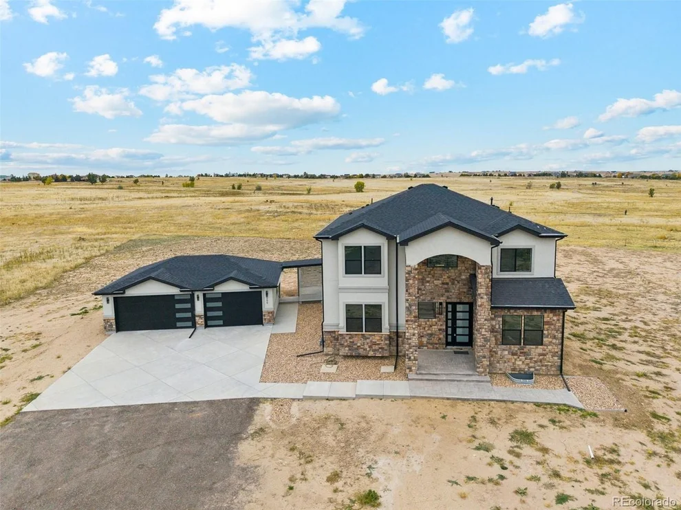 Unit for sale at 995 Pinehurst Ct, Bennett, CO 80102