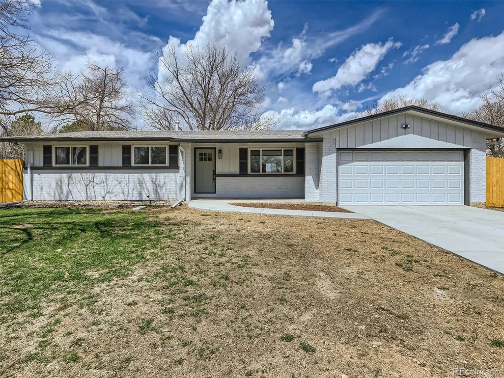Unit for sale at 4575 S Lakehurst Way, Littleton, CO 80127