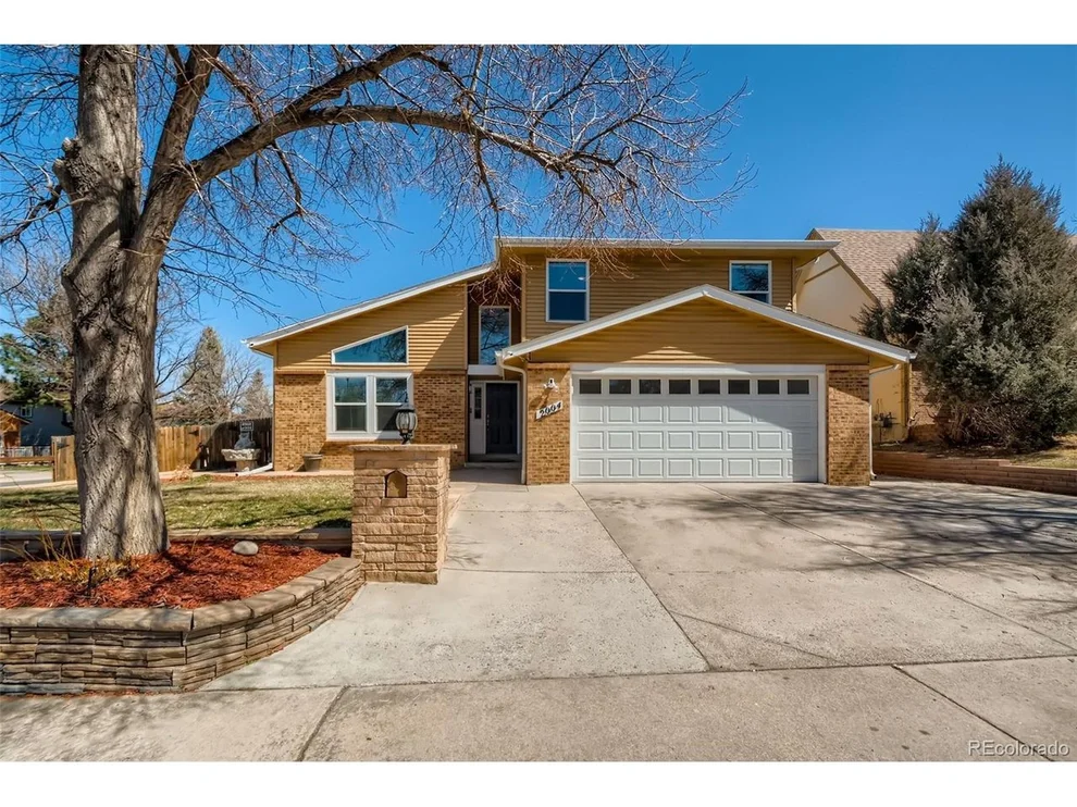 Unit for sale at 2004 S Elkhart St, Aurora, CO 80014