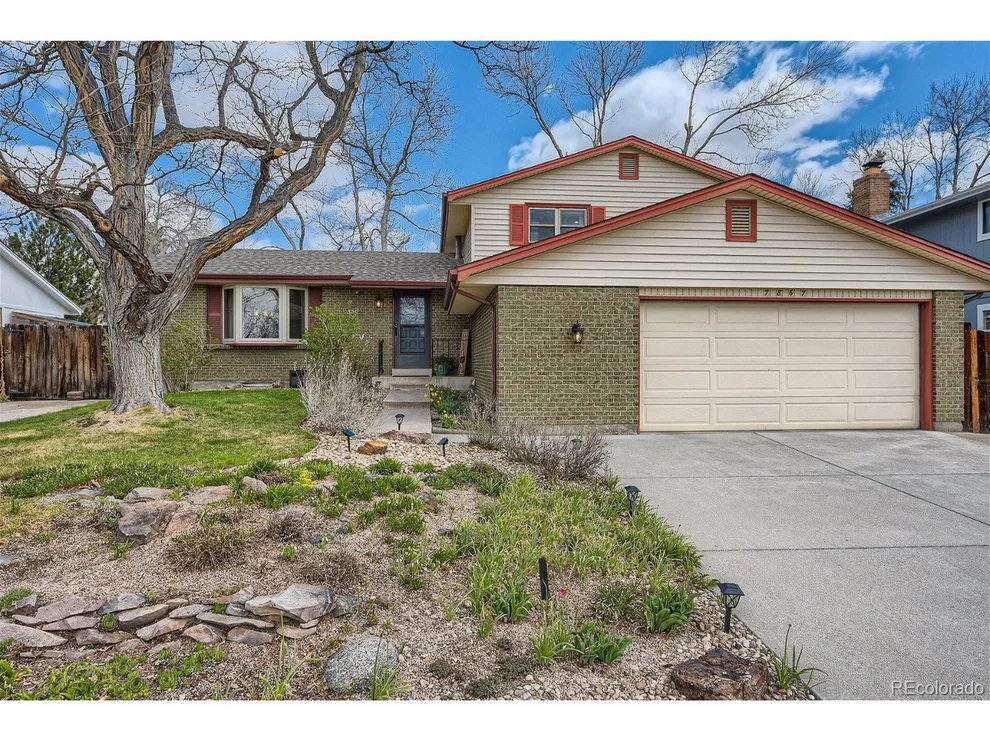 Unit for sale at 7867 W Peakview Dr, Littleton, CO 80123