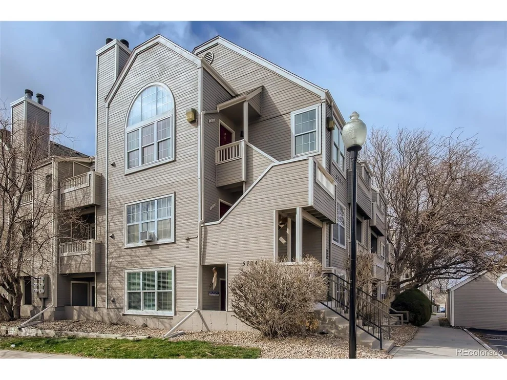 Unit for sale at 5704 W Asbury Pl, Lakewood, CO 80227