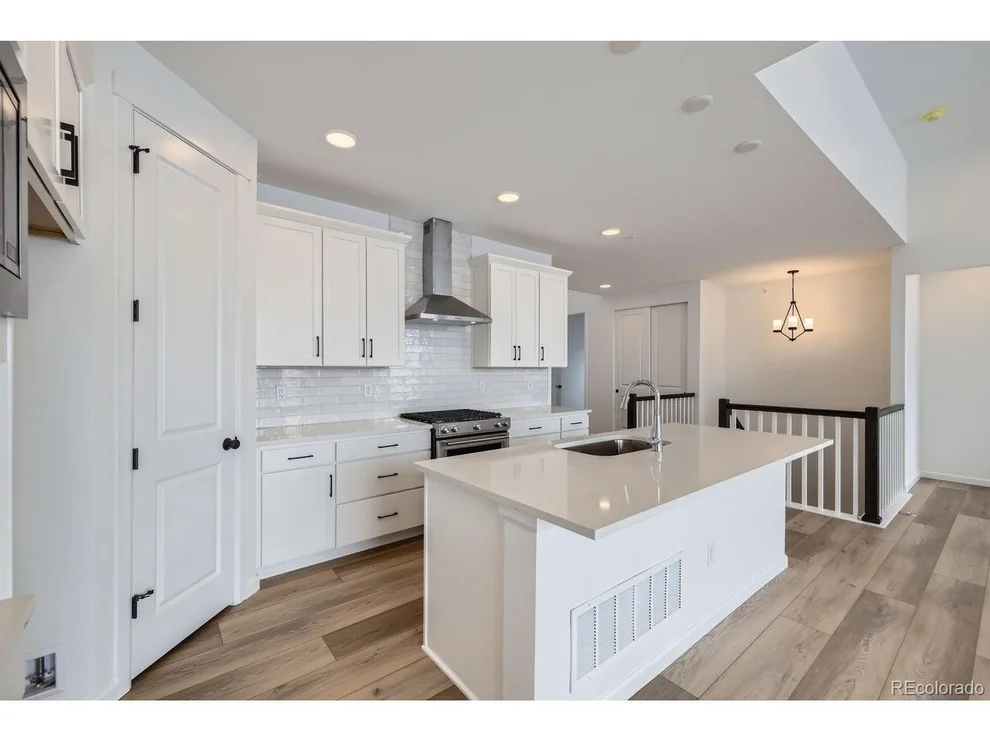 Unit for sale at 8279 S Quail Ct, Littleton, CO 80127