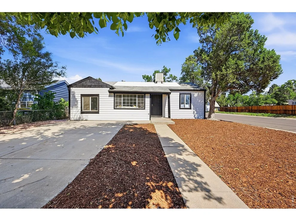 Unit for sale at 1902 Kenton St, Aurora, CO 80010