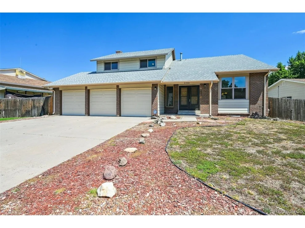 Unit for sale at 3320 S Olathe Way, Aurora, CO 80013