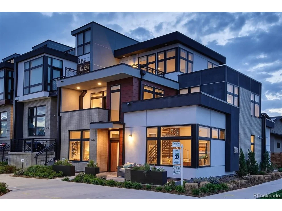 Unit for sale at 6949 E Lowry Blvd, Denver, CO 80230