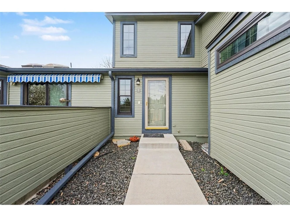 Unit for sale at 9175 W Cedar Dr, Lakewood, CO 80226