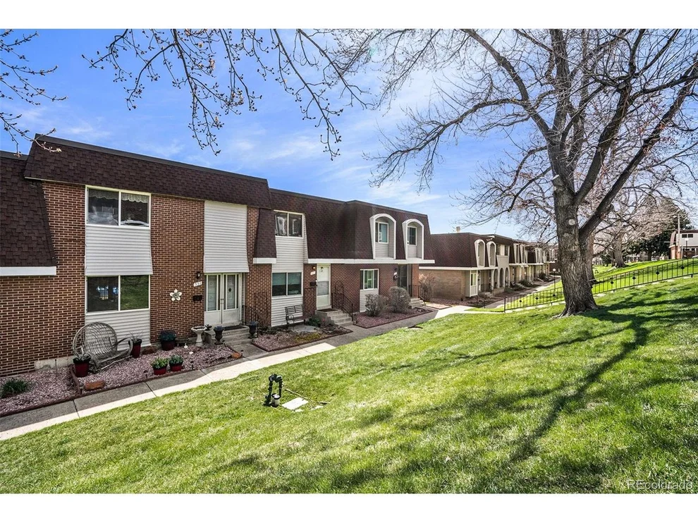 Unit for sale at 537 S Xenon Ct, Lakewood, CO 80228