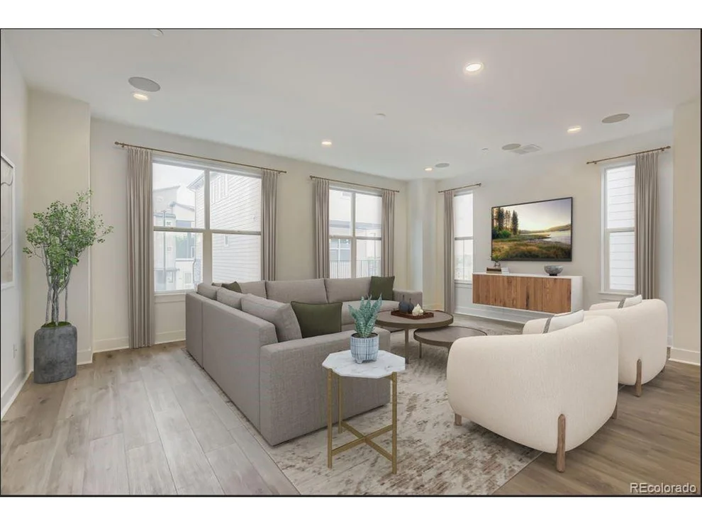 Unit for sale at 10886 E Hinsdale Cir, Centennial, CO 80112