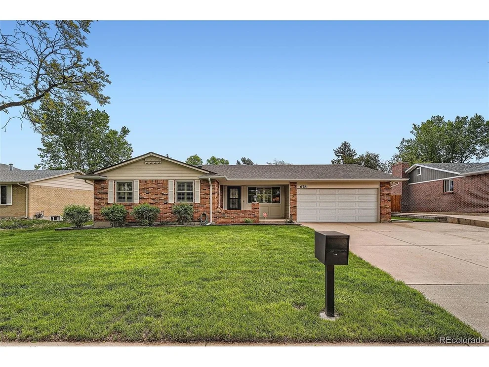 Unit for sale at 678 S Oswego Ct, Aurora, CO 80012